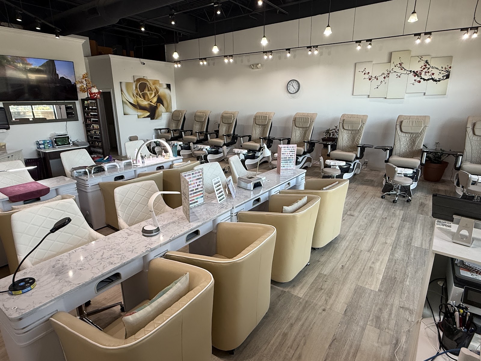 Dolce 8 Nail Salon nail photo 7